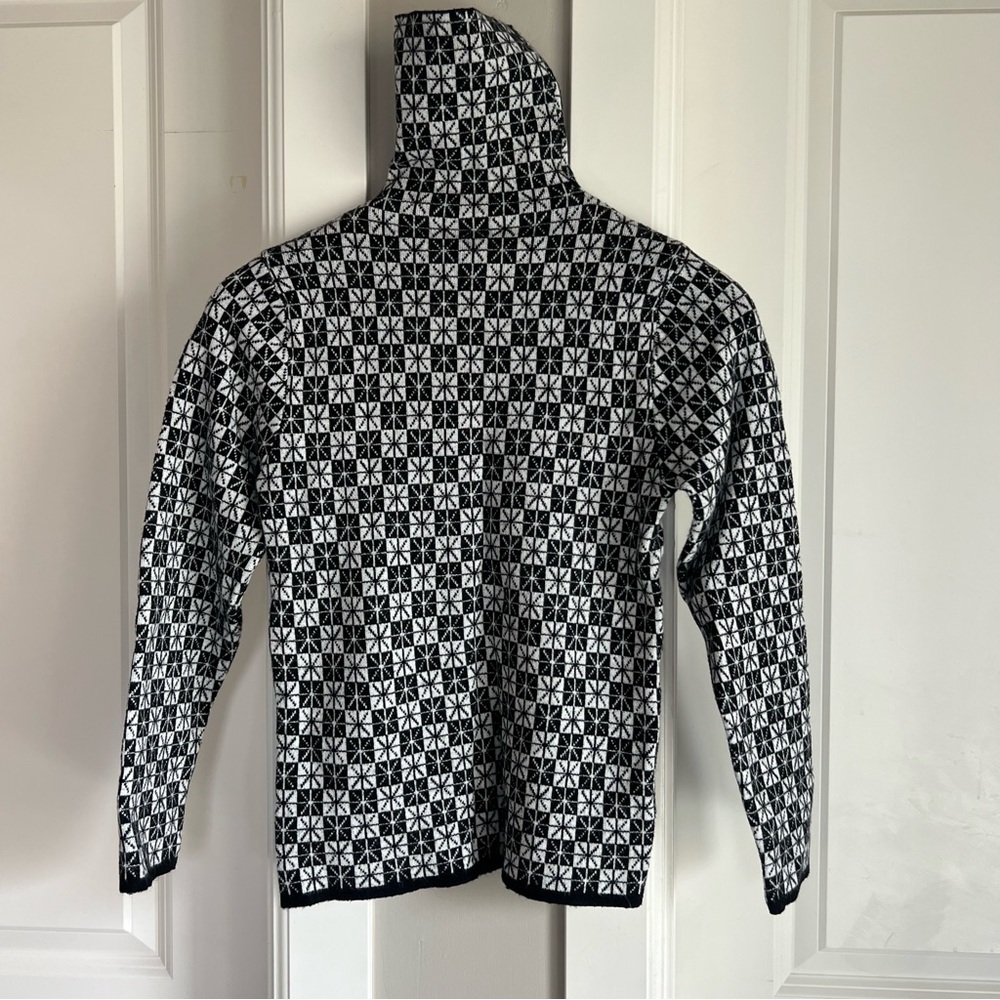 🌞🌞 SALE 🌞🌞Unique vintage graphic turtle neck sweater